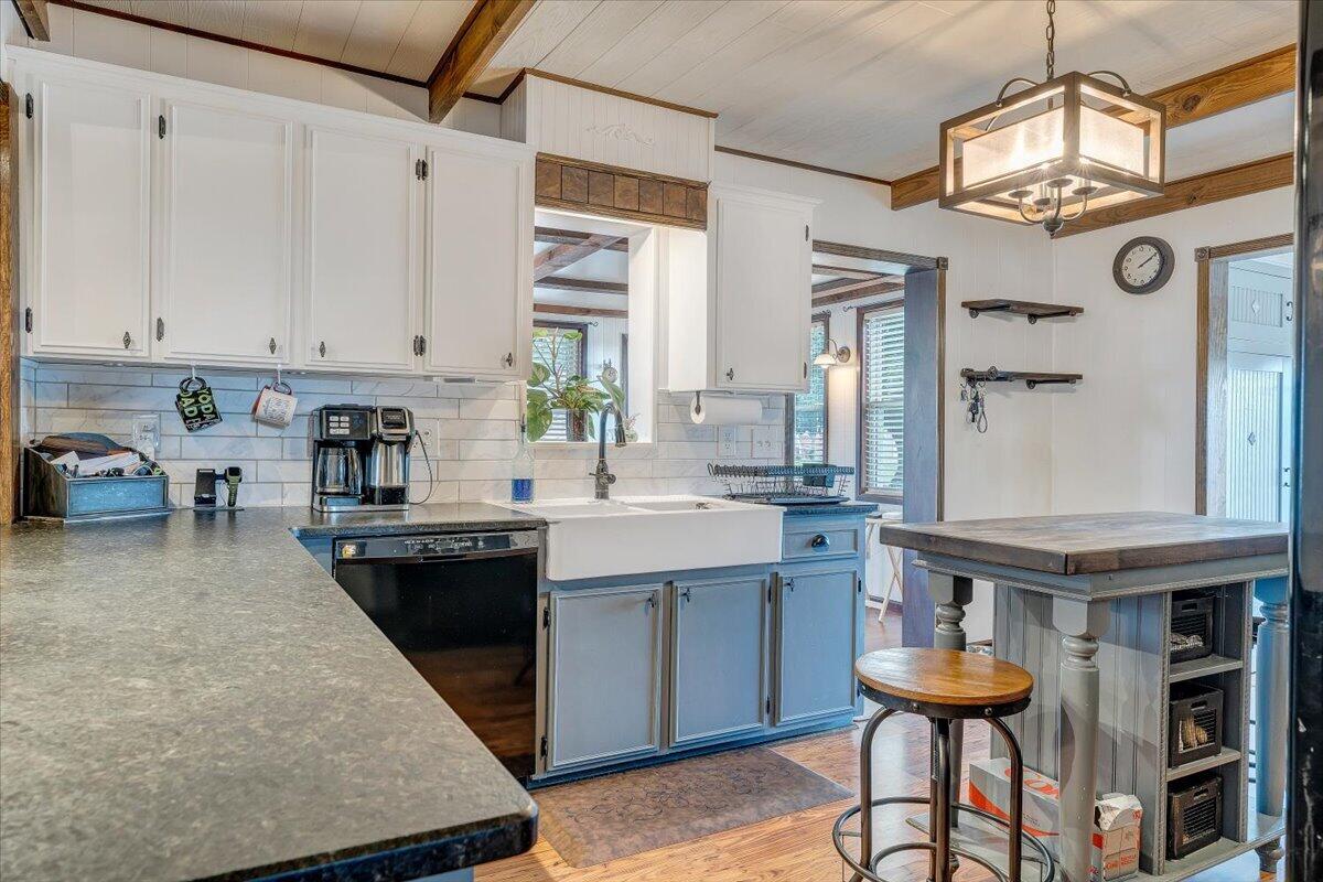 2408 Feather Road Vinton, VA 24179 - Photo 8 of 43 09-MIB07872