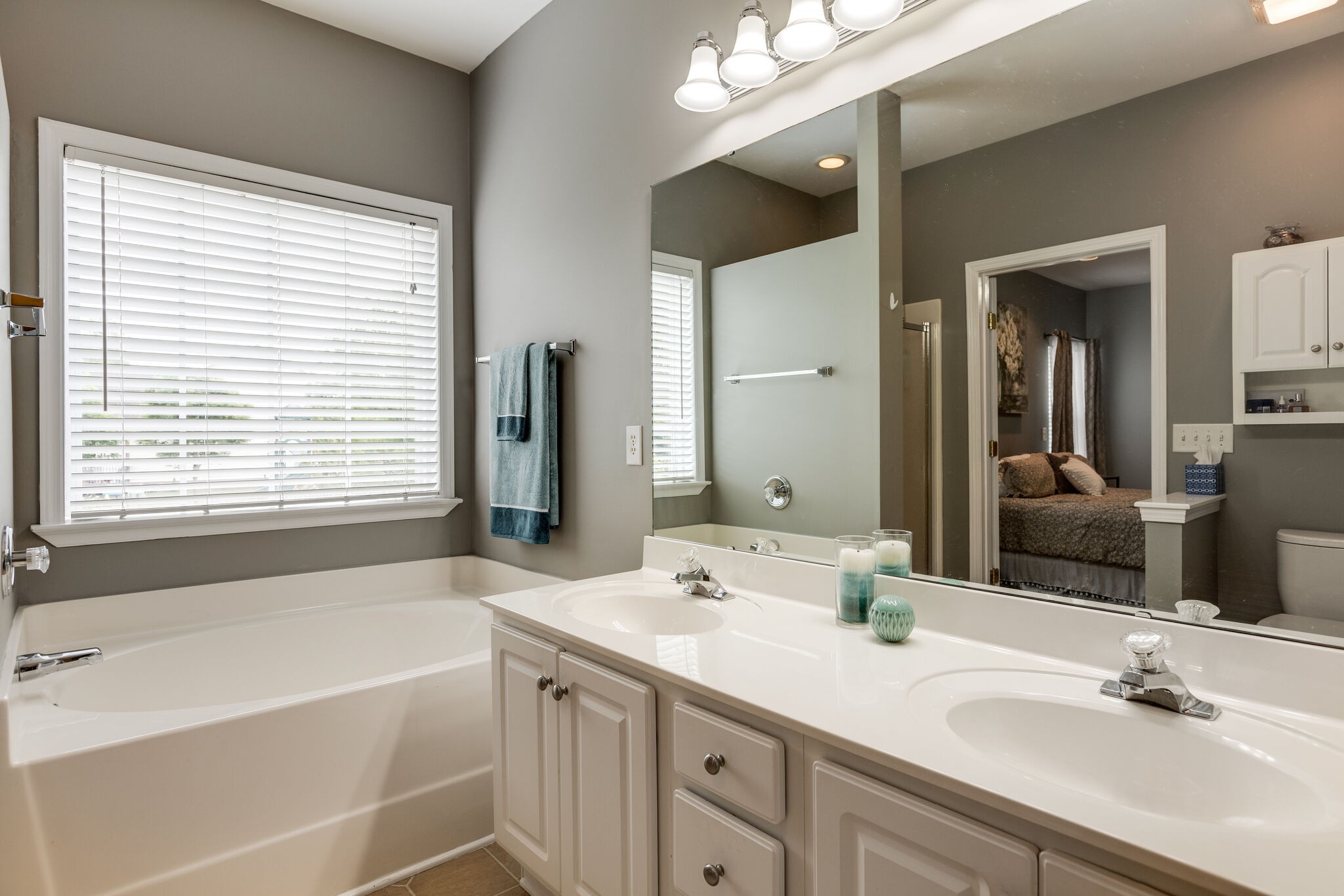 3133 Brimstead Drive Franklin, TN 37064 - Photo 21 of 32 a bathroom with a tub a sink and a large mirror