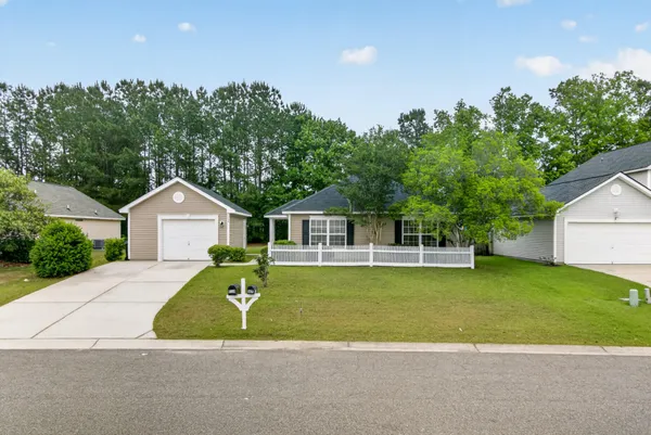 $334,900 | 128 Savannah River Drive, Summerville, SC 29485
