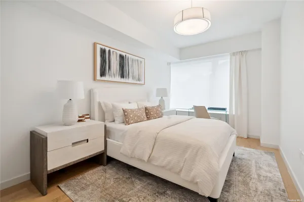 $1,236,500 | 218 Middle Neck Road, Unit 202, Great Neck, NY 11021