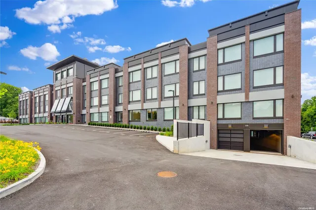 $1,236,500 | 218 Middle Neck Road, Unit 202, Great Neck, NY 11021