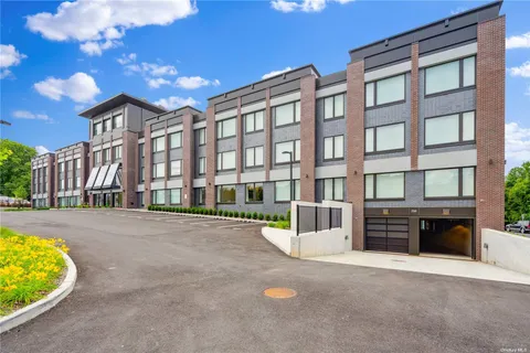 $1,236,500 | 218 Middle Neck Road, Unit 202, Great Neck, NY 11021