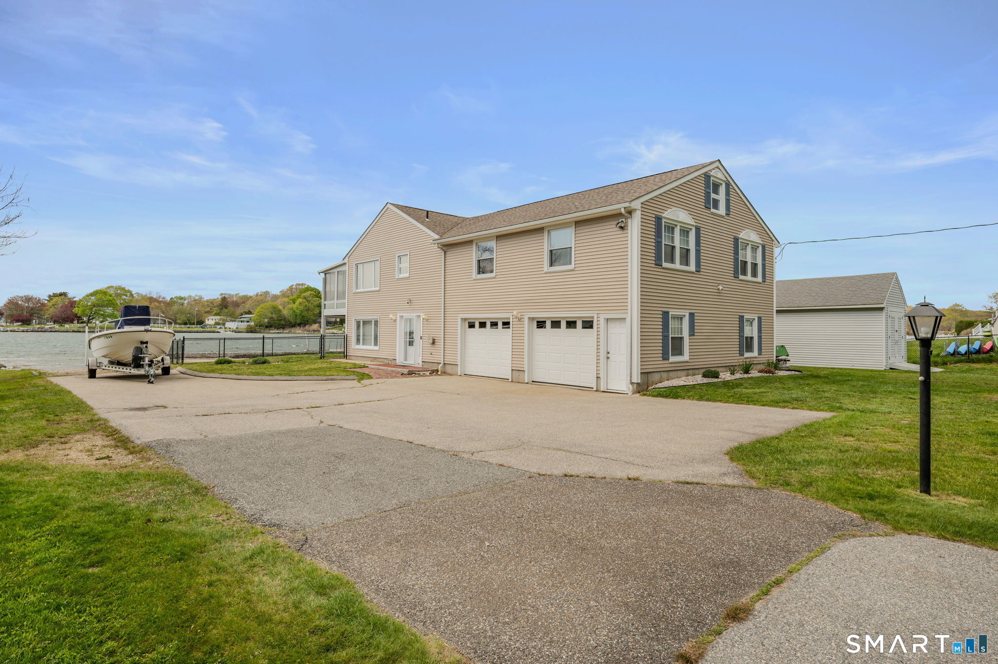 224 Shore Road Waterford, CT 06385 - Photo 4 of 40