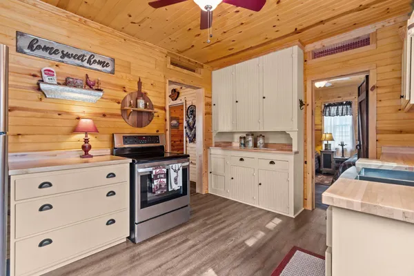 $499,000 | W6182 Lakeview Drive North, Markesan, WI 53946