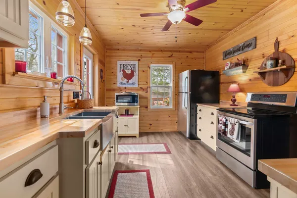 $499,000 | W6182 Lakeview Drive North, Markesan, WI 53946