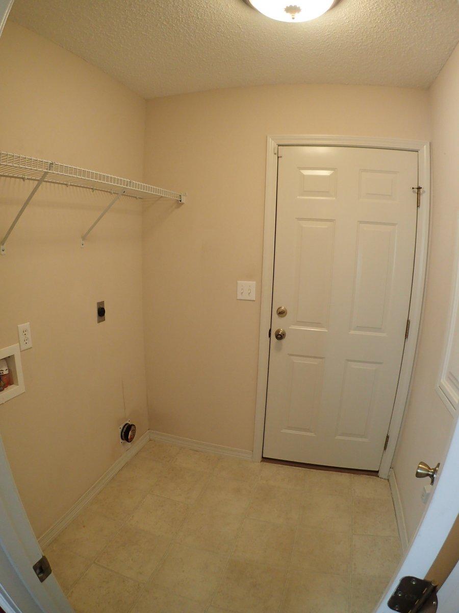 134 Hampton Drive Crestview, FL 32539 - Photo 6 of 17 a bathroom with a shower