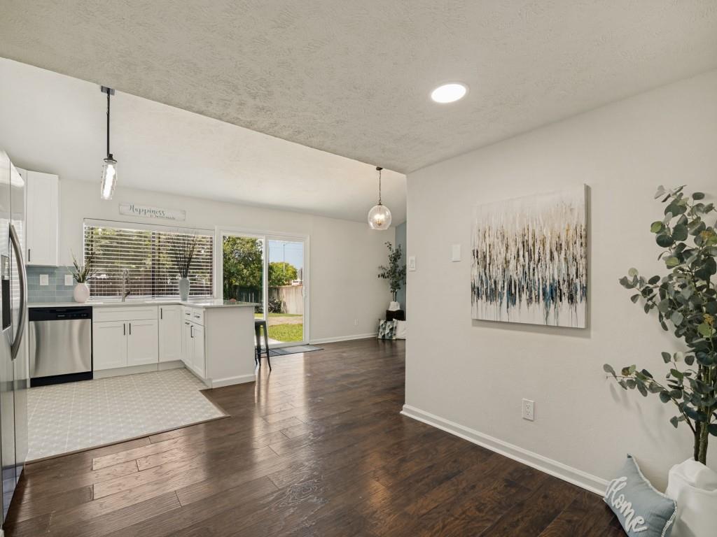2036 Apple Valley Road Plano, TX 75023 - Photo 8 of 24