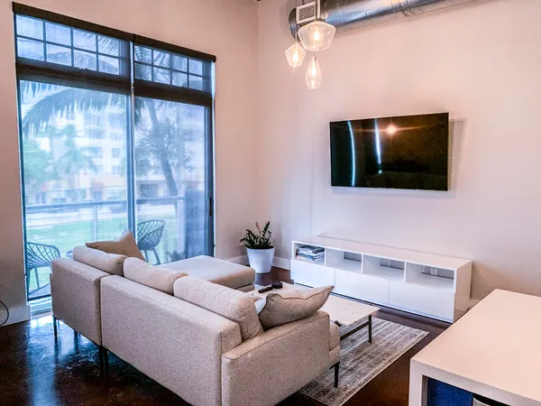 $4,500 | 185 Northeast 4th Avenue, Unit 204, Delray Beach, FL 33483