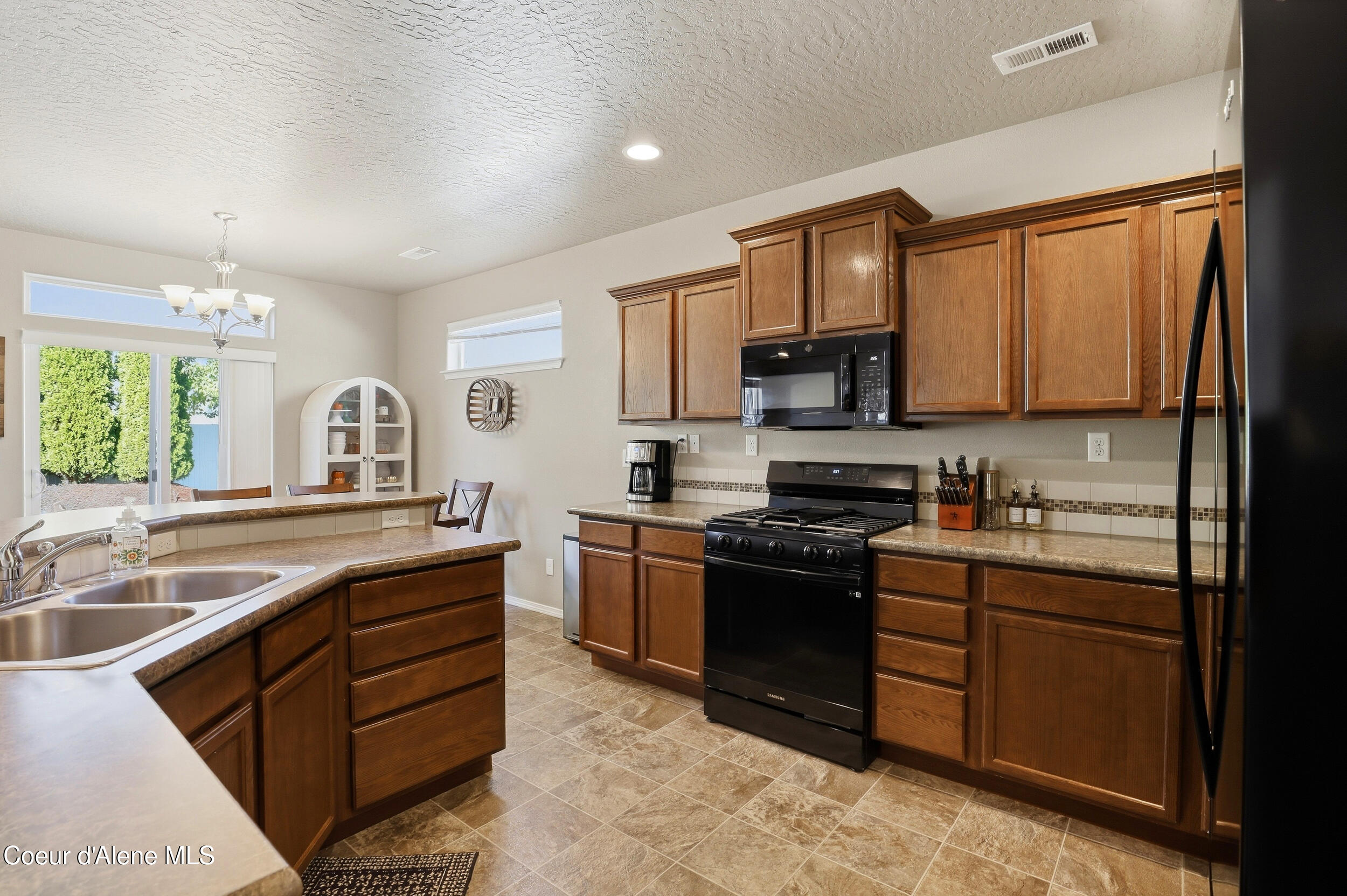6093 West Trestle Street Rathdrum, ID 83858 - Photo 6 of 29 kitchen