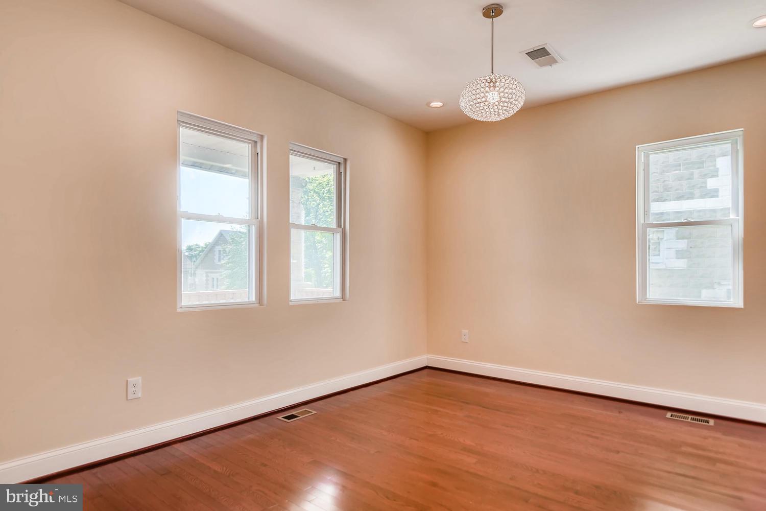 3719 Ridgecroft Road Baltimore, MD 21206 - Photo 11 of 28