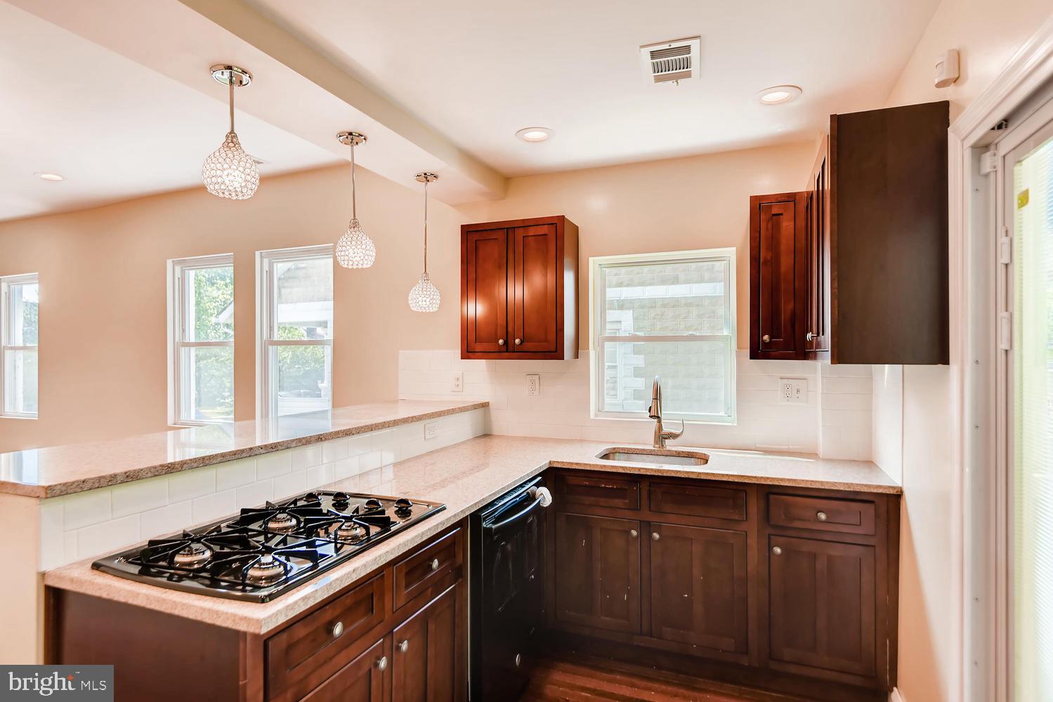 3719 Ridgecroft Road Baltimore, MD 21206 - Photo 3 of 28