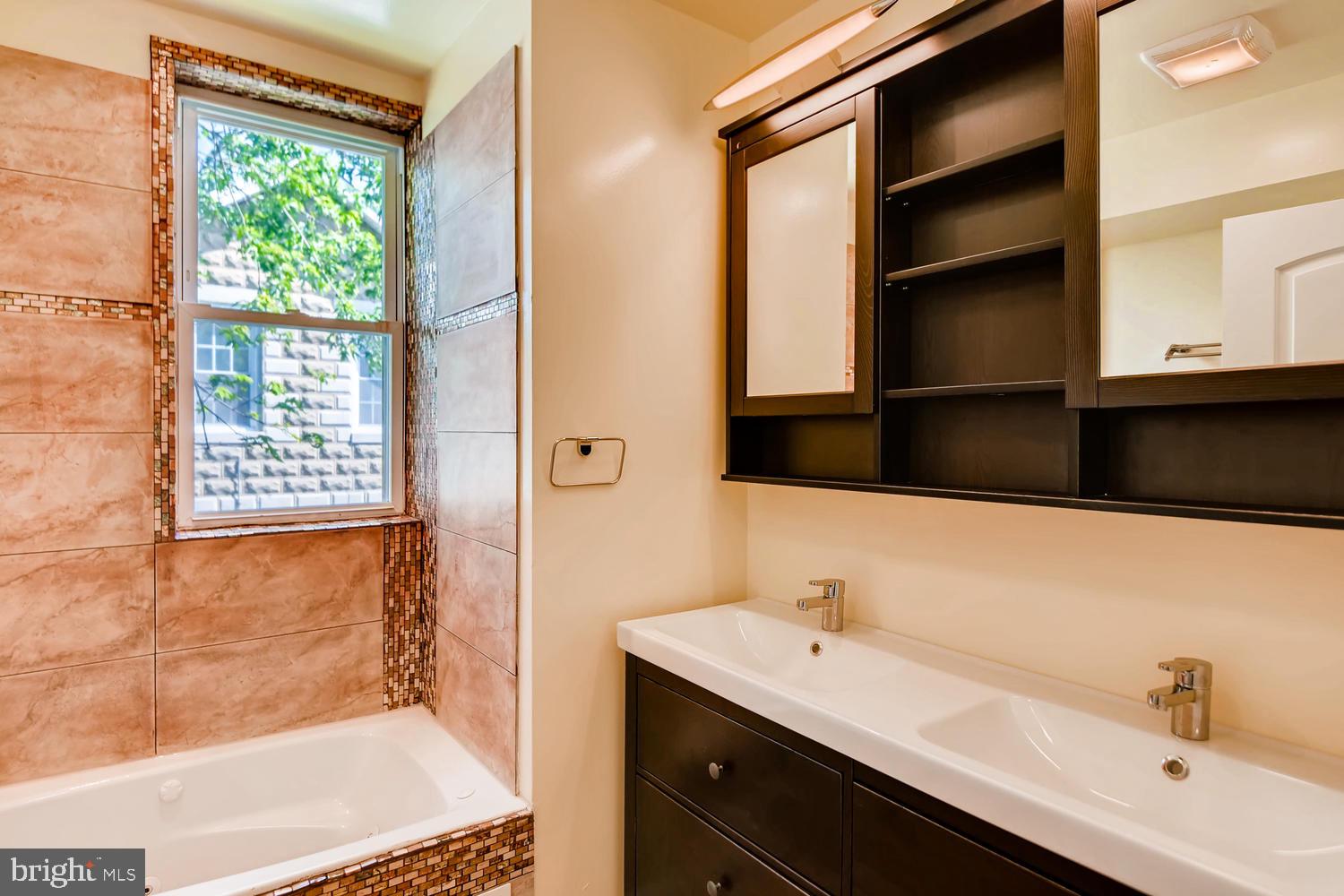 3719 Ridgecroft Road Baltimore, MD 21206 - Photo 5 of 28