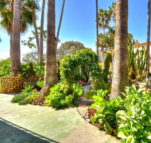 $3,195 | 250 Cliff Drive, Unit 14, Laguna Beach, CA 92651