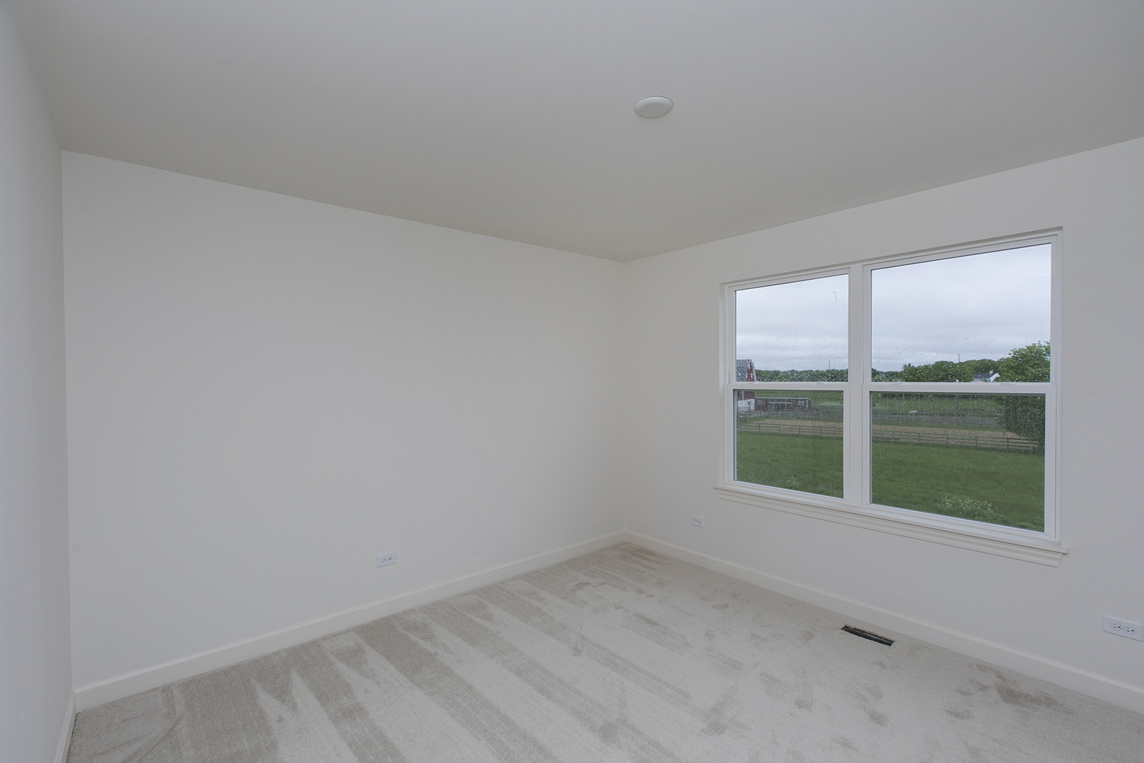4398 Charles Dickens Road Elgin, IL 60124 - Photo 18 of 29 an empty room with a window