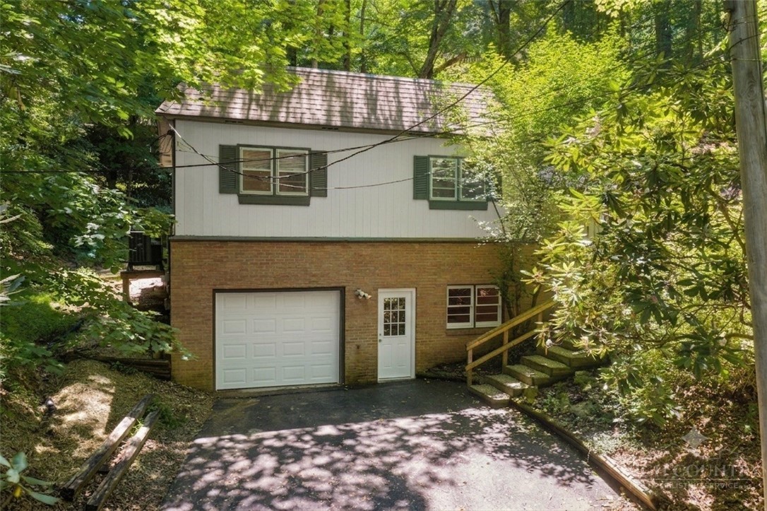 121 Horseshoe Drive Boone, NC 28607 - Photo 2 of 34