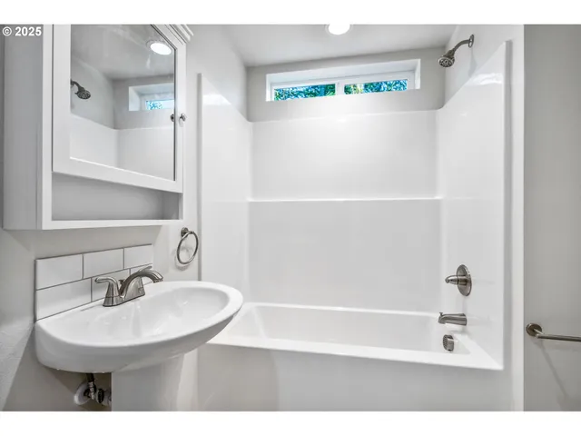 $335,000 | 3631 Green River Road, Sweet Home, OR 97386