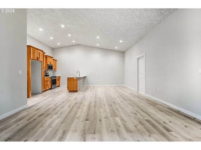 $335,000 | 3631 Green River Road, Sweet Home, OR 97386