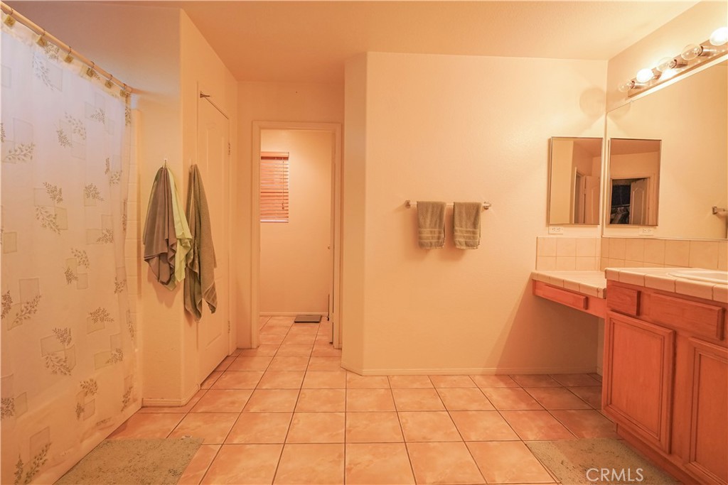 15133 Pasture Way Victorville, CA 92394 - Photo 42 of 48 a bathroom with a shower