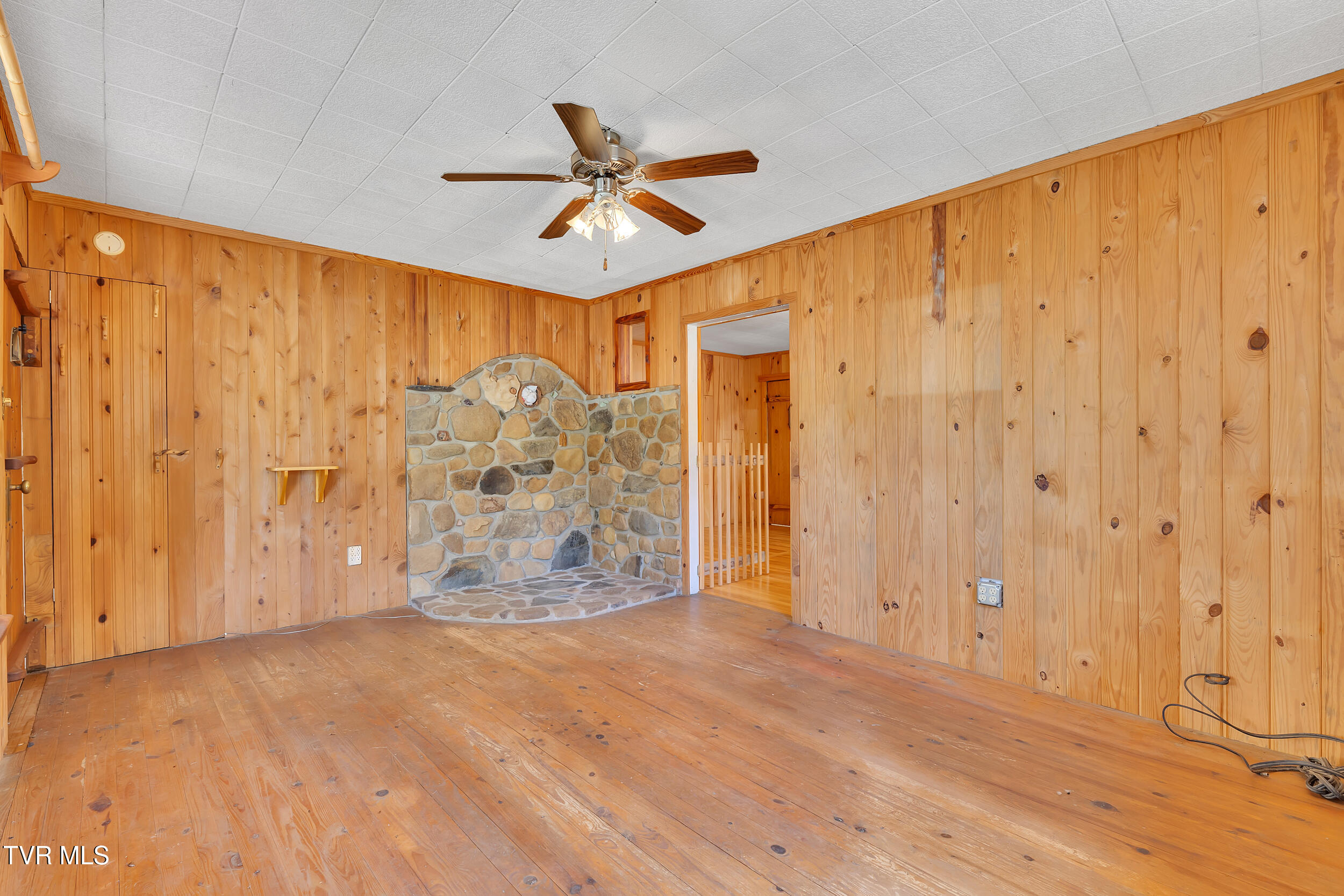 490 Viking Mountain Road Greeneville, TN 37743 - Photo 12 of 37 8_08