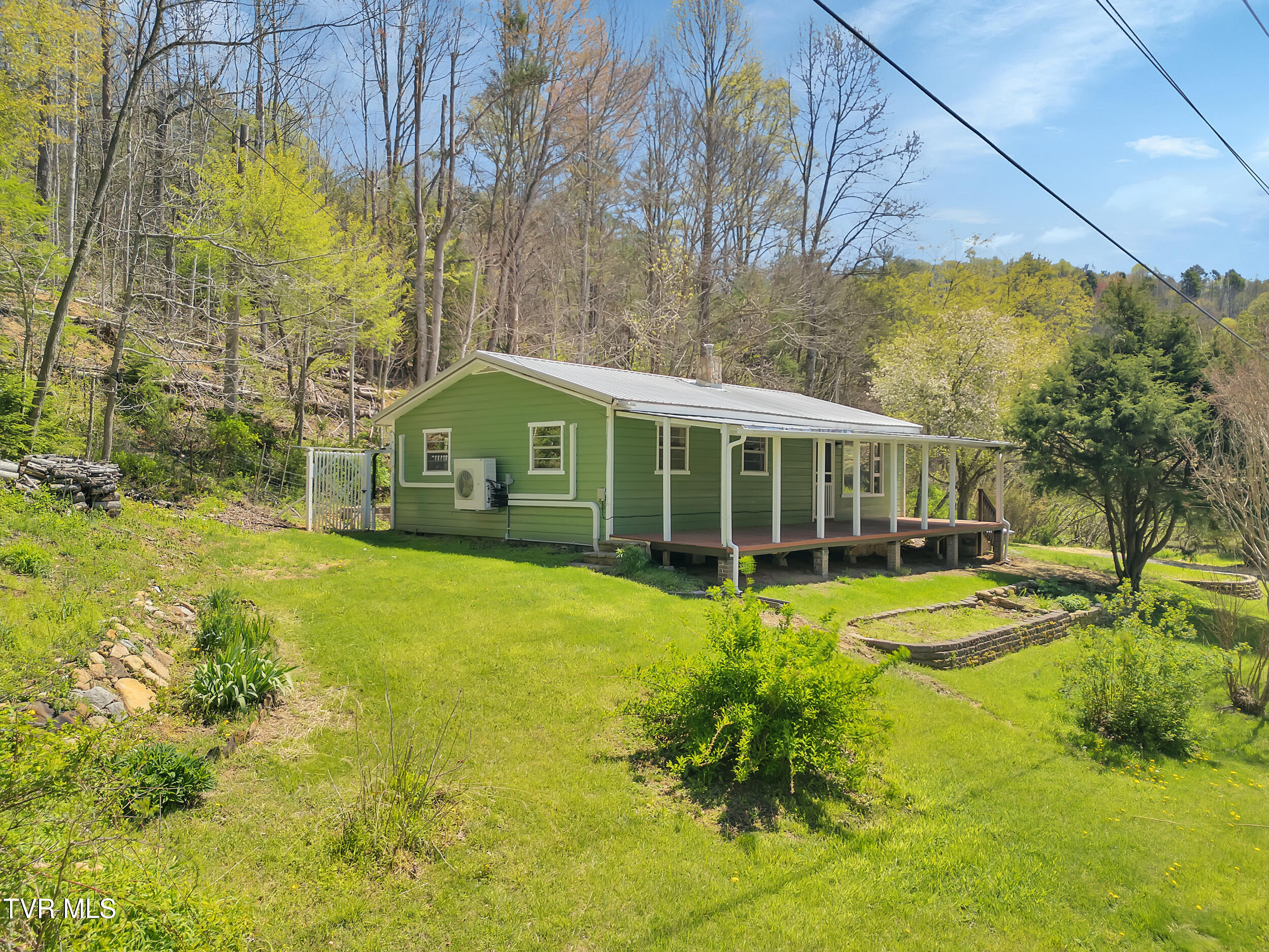 490 Viking Mountain Road Greeneville, TN 37743 - Photo 2 of 37 2_02