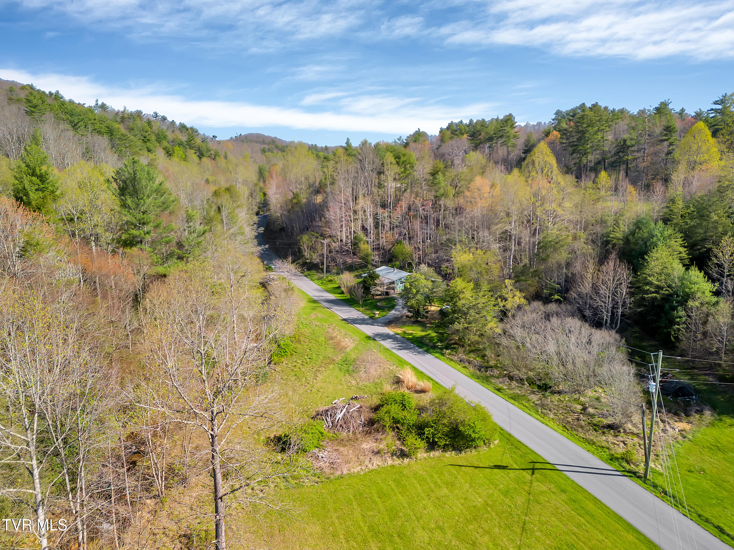 490 Viking Mountain Road Greeneville, TN 37743 - Photo 30 of 37 37_dji_0156