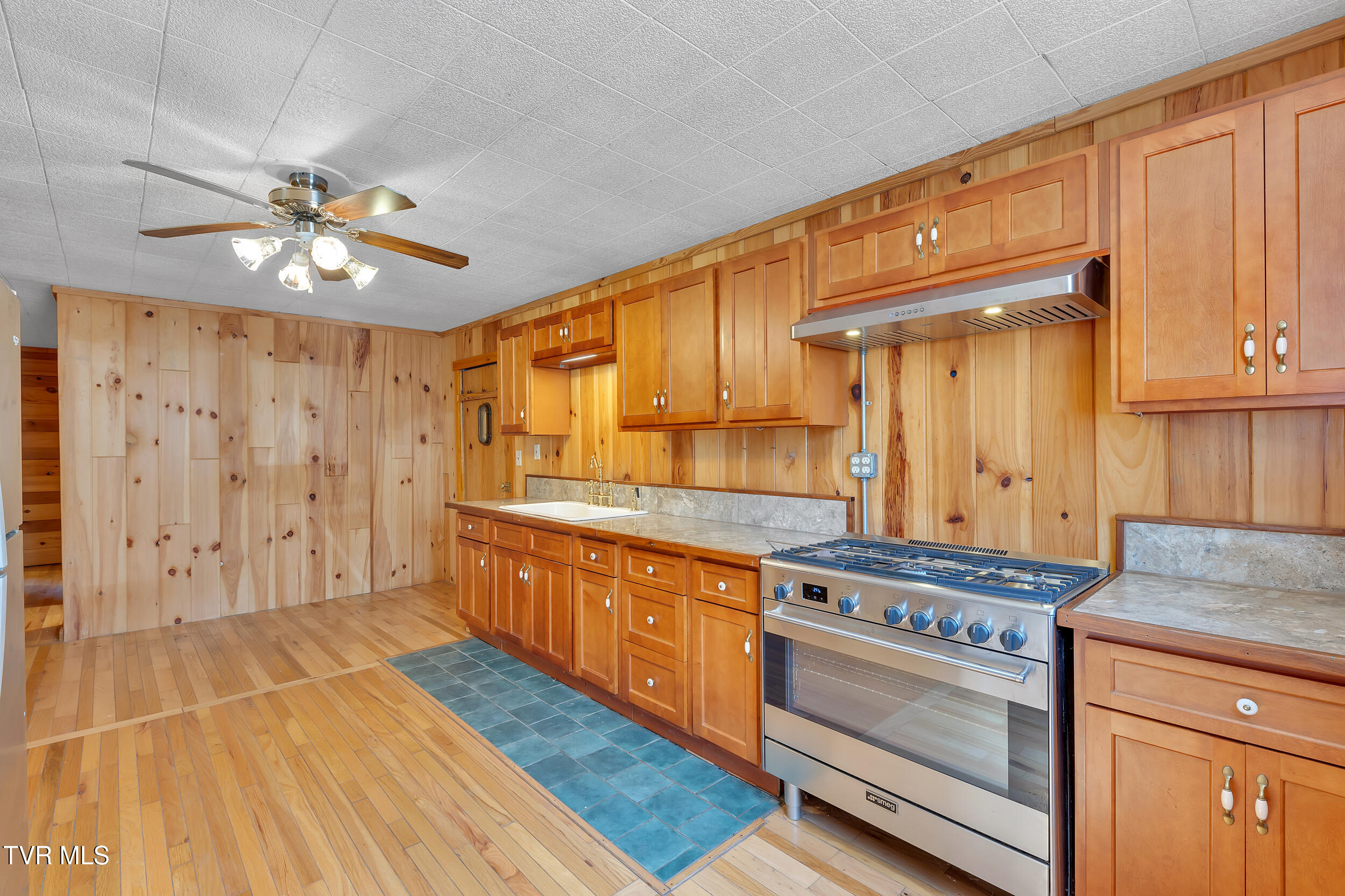 490 Viking Mountain Road Greeneville, TN 37743 - Photo 5 of 37 12_11