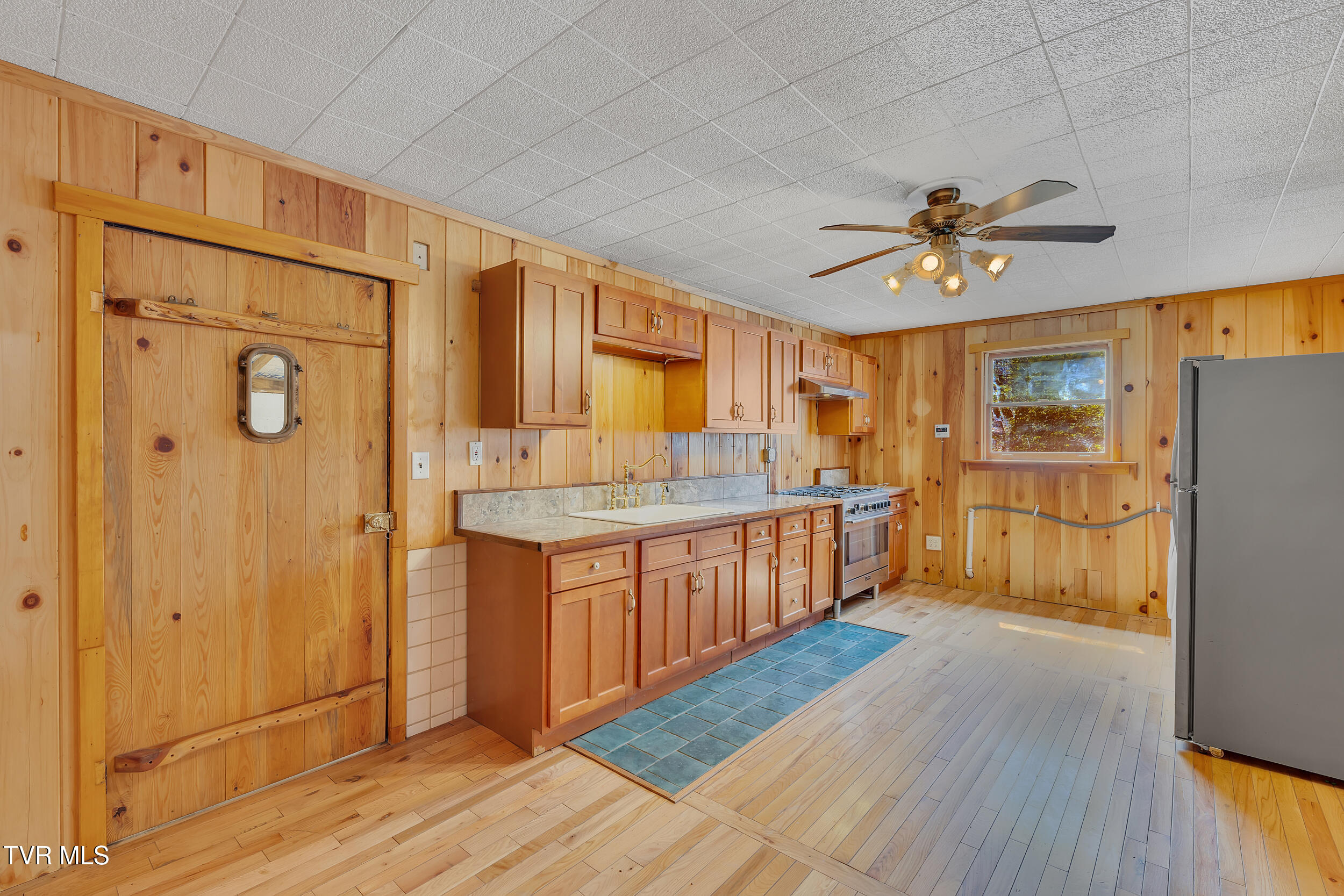 490 Viking Mountain Road Greeneville, TN 37743 - Photo 6 of 37 11_10