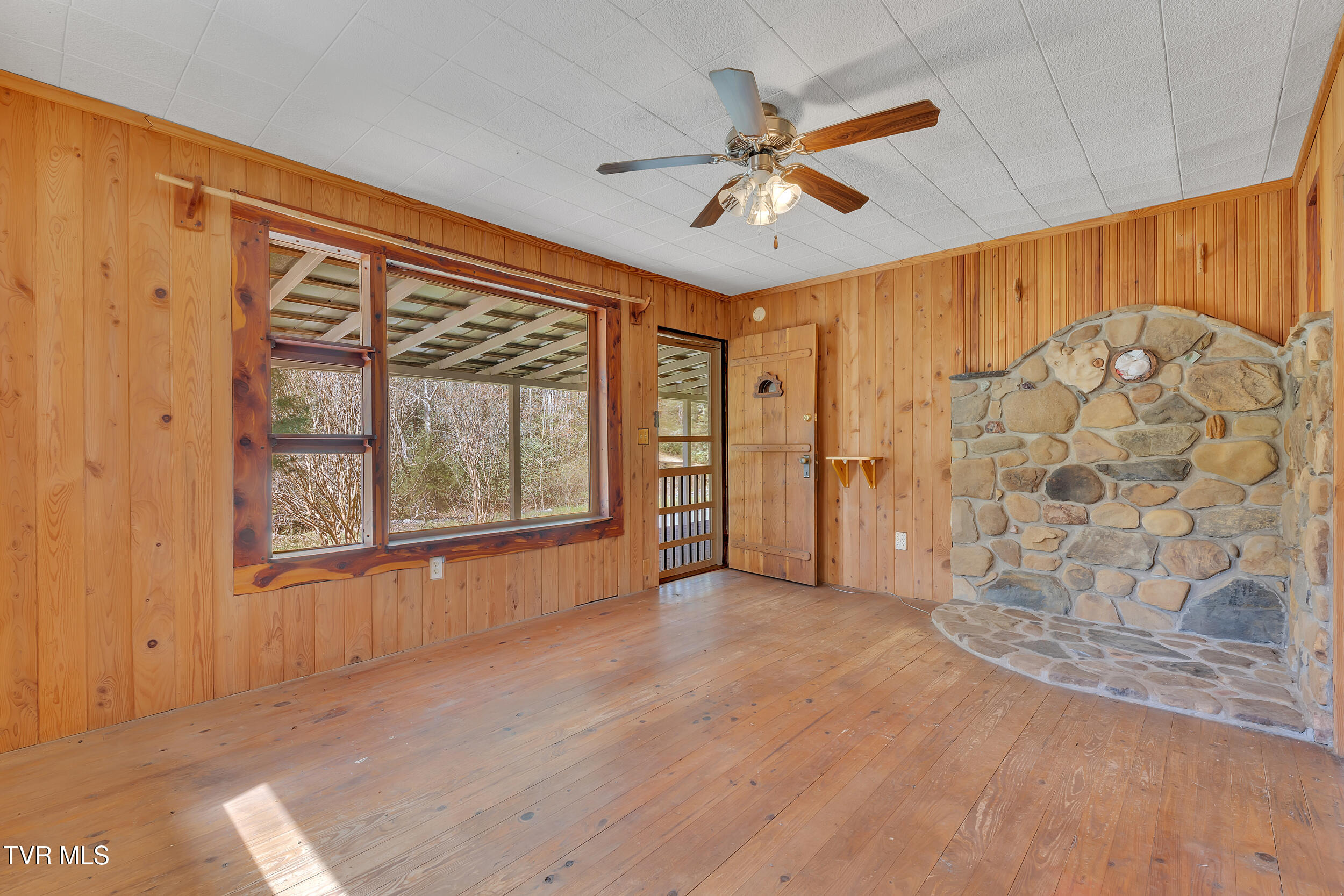 490 Viking Mountain Road Greeneville, TN 37743 - Photo 9 of 37 6_06