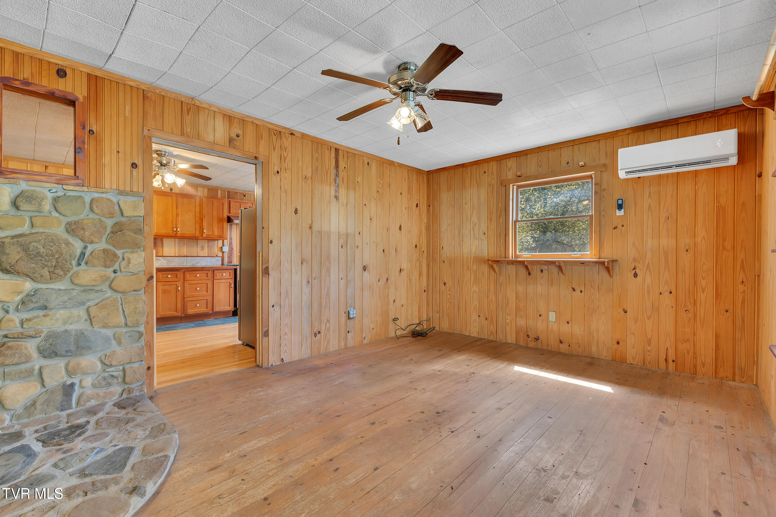 490 Viking Mountain Road Greeneville, TN 37743 - Photo 10 of 37 5_05