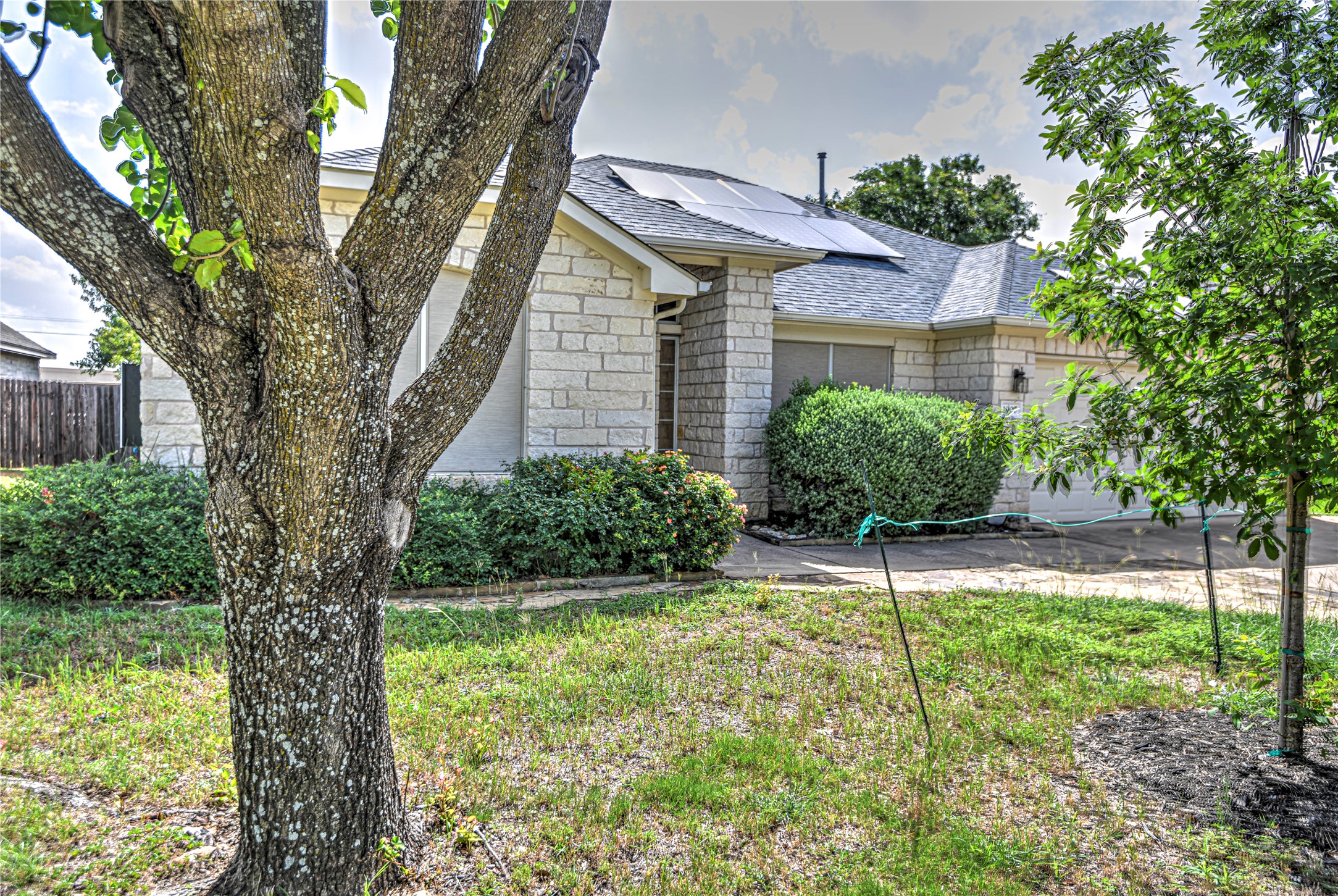 1900 Rutherford Drive Leander, TX 78641 - Photo 4 of 38 a front view of a house with garden