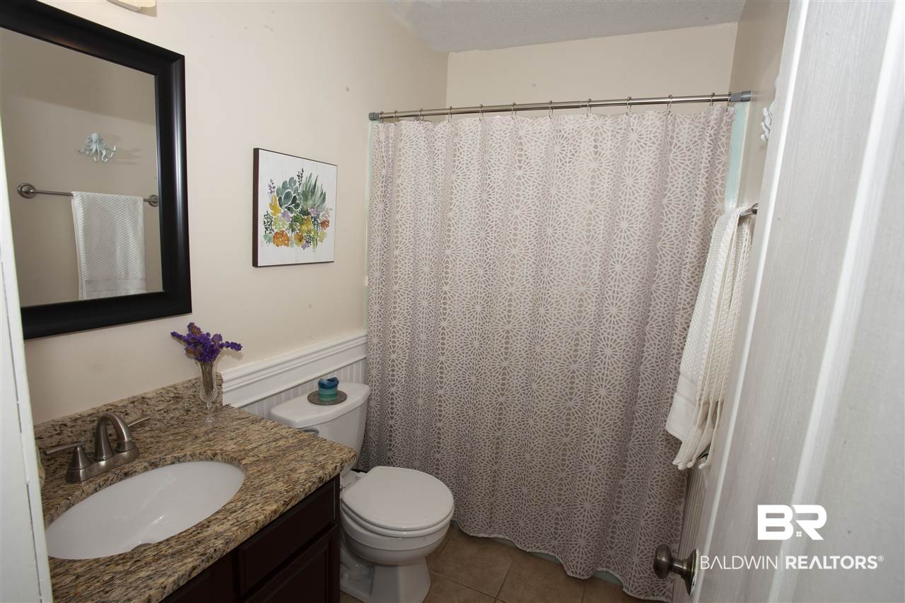 135 Country Club Drive Daphne, AL 36526 - Photo 9 of 30 Bathroom