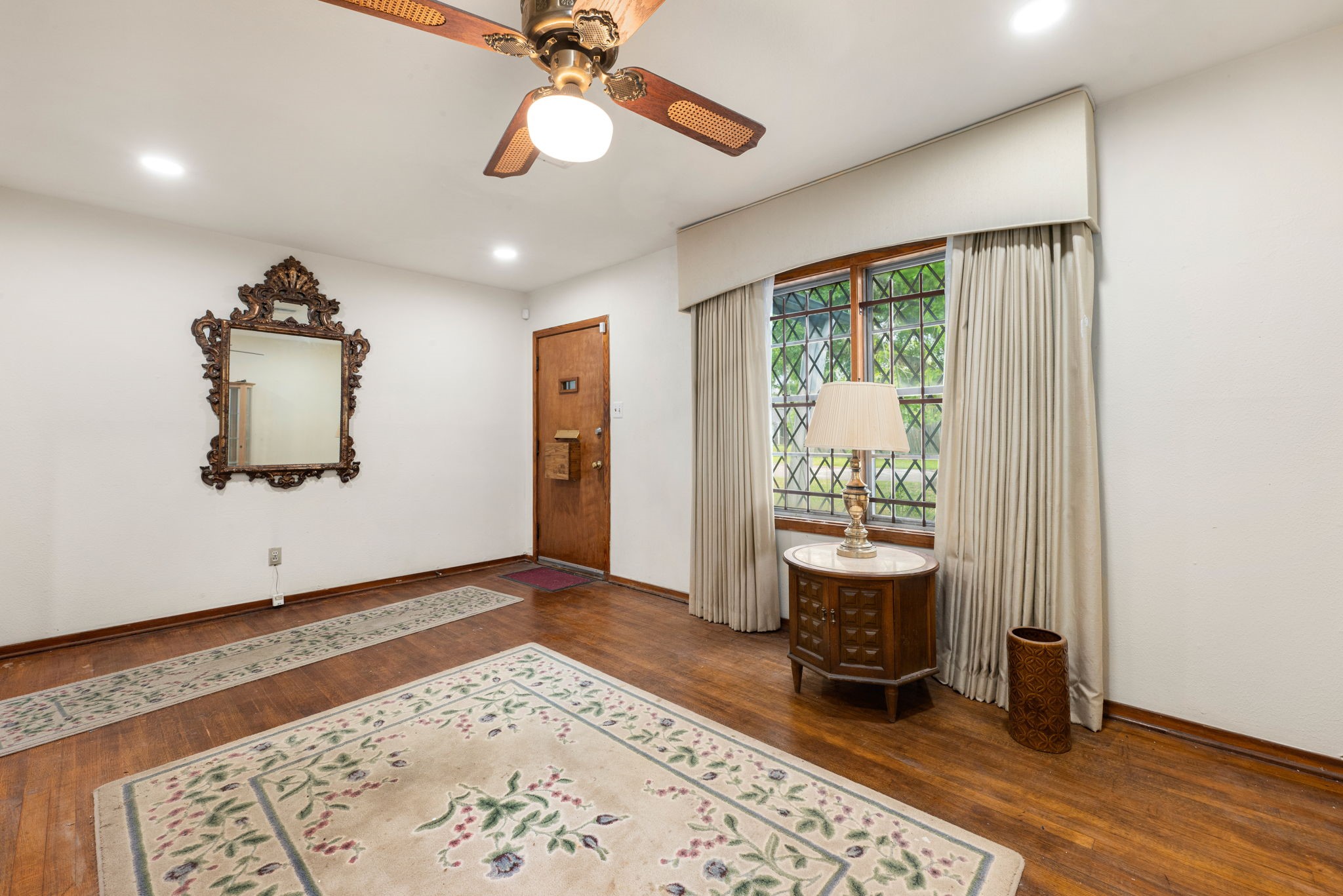 10923 Duane Street Houston, TX 77047 - Photo 8 of 22 a view of an empty room and window
