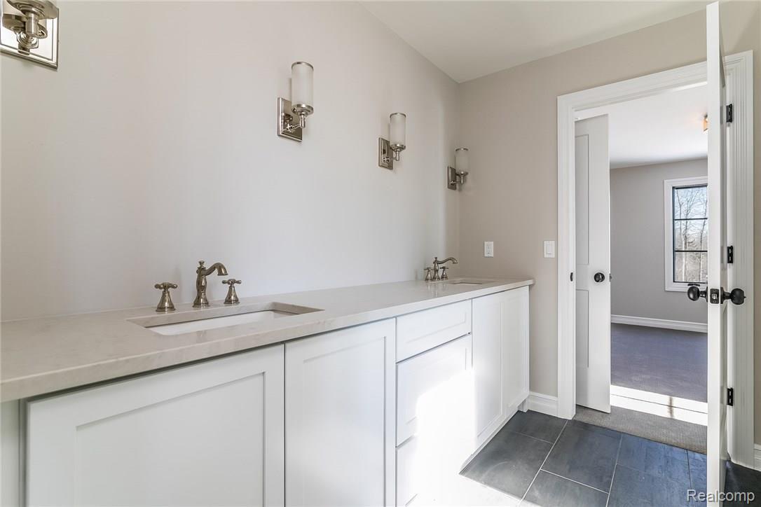 1838 Traceky Drive Rochester, MI 48306 - Photo 18 of 24 016-5227024-medium.jpg