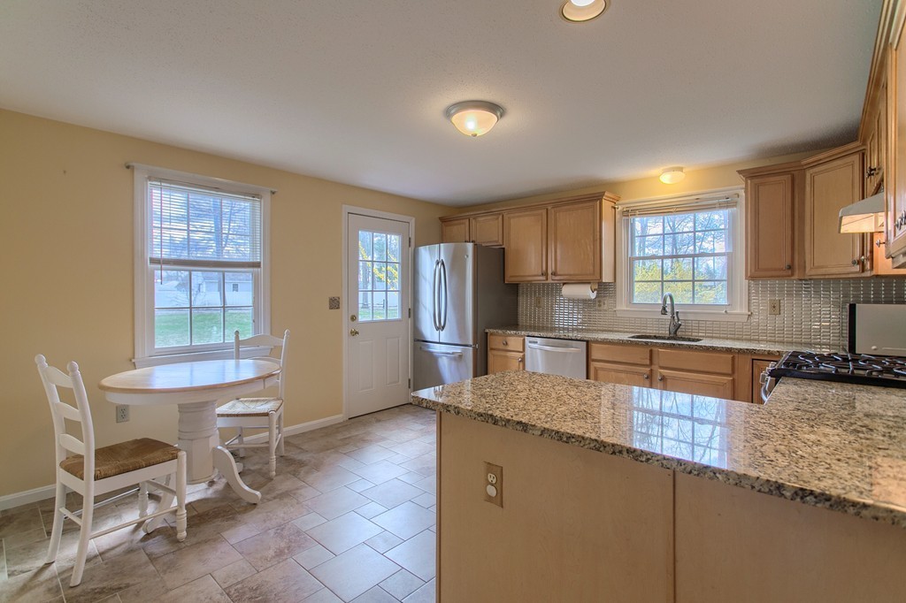 40 Forrest Road Westford, MA 01886 - Photo 12 of 30 Gallery Image 12
