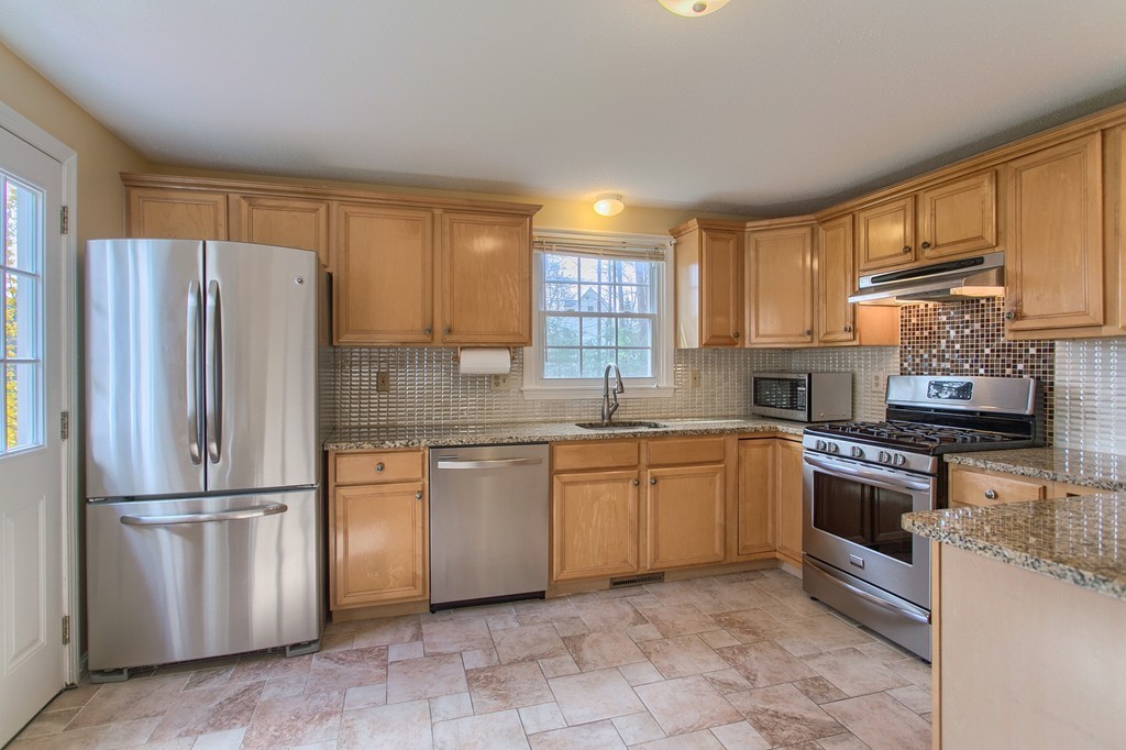 40 Forrest Road Westford, MA 01886 - Photo 2 of 30 Gallery Image 2