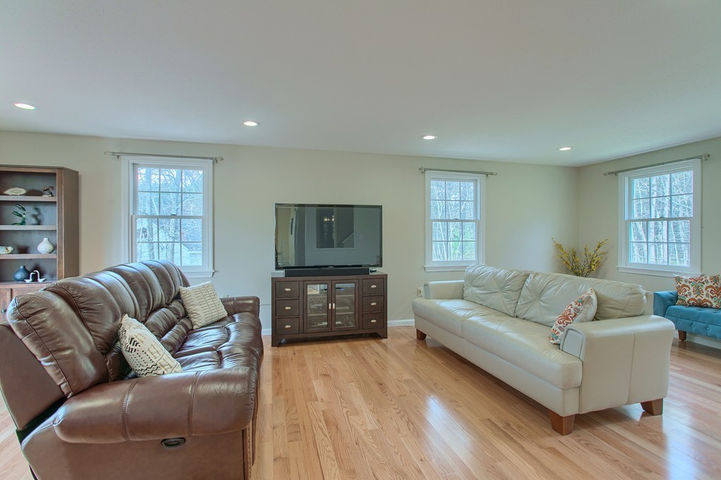 40 Forrest Road Westford, MA 01886 - Photo 3 of 30 Gallery Image 3