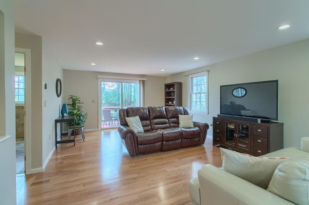 40 Forrest Road Westford, MA 01886 - Photo 4 of 30 Gallery Image 4