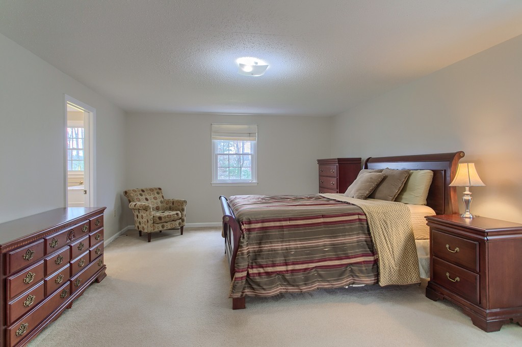 40 Forrest Road Westford, MA 01886 - Photo 6 of 30 Gallery Image 6