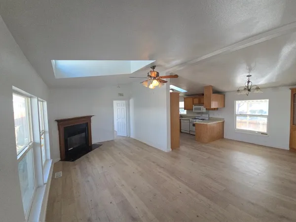 $194,000 | 3524 Ave R E Palmdale Ca East, Palmdale, CA 93550