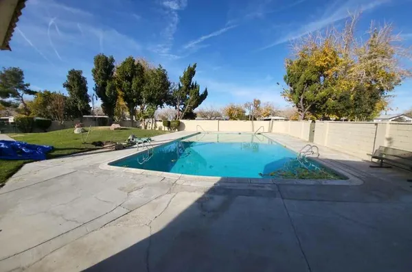 $194,000 | 3524 Ave R E Palmdale Ca East, Palmdale, CA 93550