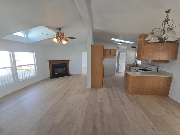 $194,000 | 3524 Ave R E Palmdale Ca East, Palmdale, CA 93550