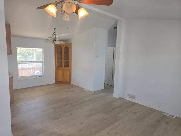 $194,000 | 3524 Ave R E Palmdale Ca East, Palmdale, CA 93550