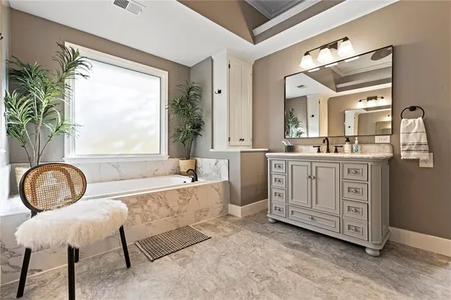 $699,000 | 324 Northwest Bradford Street, Lee's Summit, MO 64064