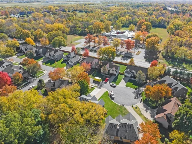 $699,000 | 324 Northwest Bradford Street, Lee's Summit, MO 64064