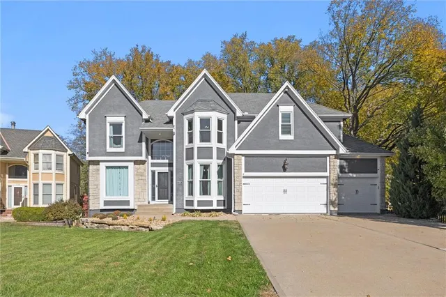 $699,000 | 324 Northwest Bradford Street, Lee's Summit, MO 64064