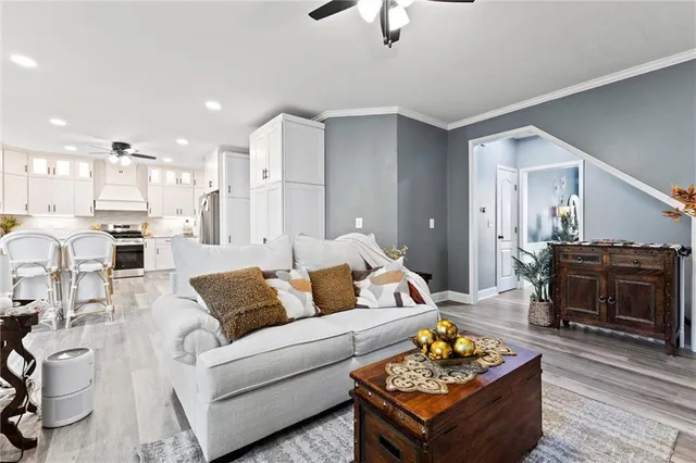 $699,000 | 324 Northwest Bradford Street, Lee's Summit, MO 64064