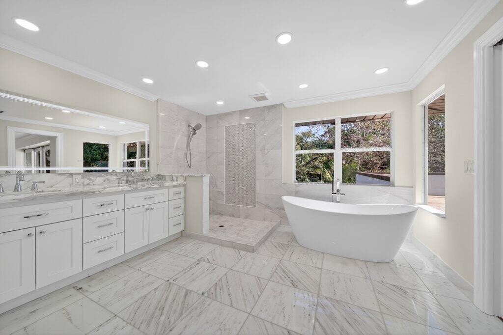 37 East High Point Road Sewall's Point, FL 34996 - Photo 30 of 58 primarybath1.jpg-SMALL