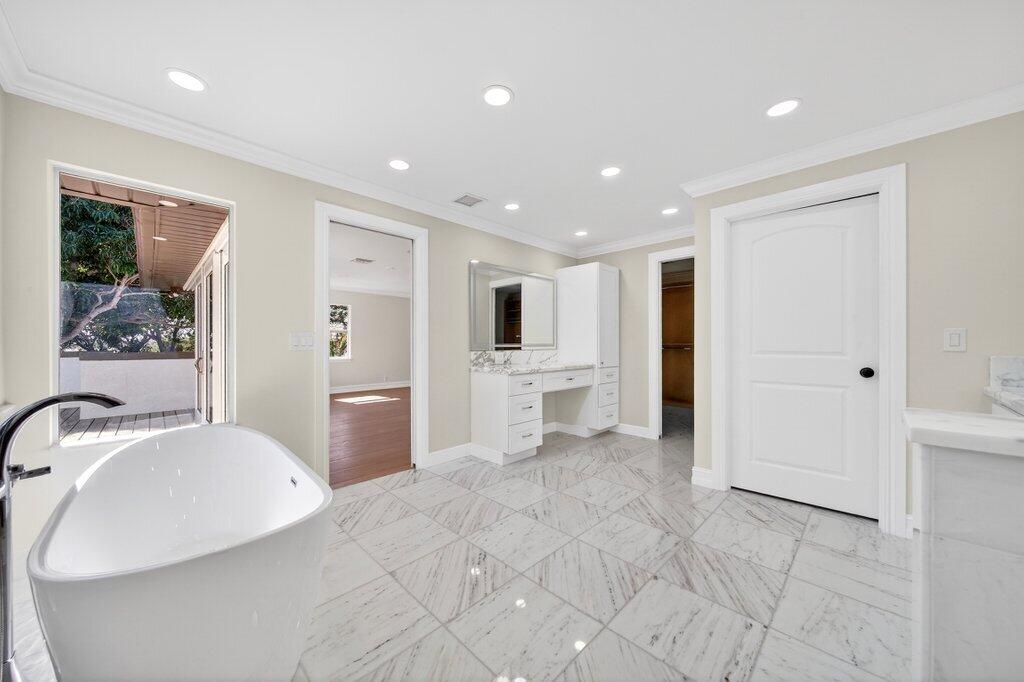 37 East High Point Road Sewall's Point, FL 34996 - Photo 31 of 58 primarybath2.jpg-SMALL