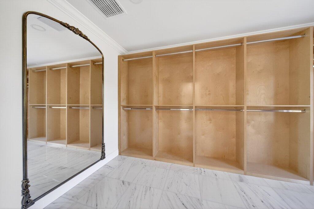 37 East High Point Road Sewall's Point, FL 34996 - Photo 33 of 58 primarycloset1.jpg-SMALL