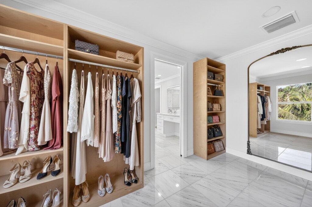 37 East High Point Road Sewall's Point, FL 34996 - Photo 34 of 58 primarycloset_staged1.jpg-SMALL